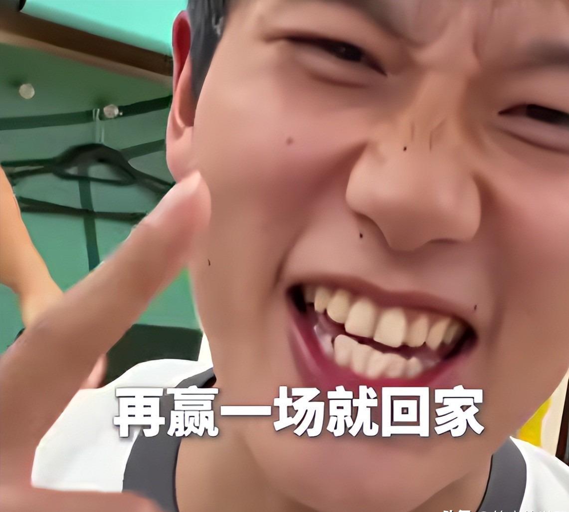 球友会-U23国足更衣室疯狂！全员舞姿曼妙，主帅上桌怒吼，对手强忍泪水