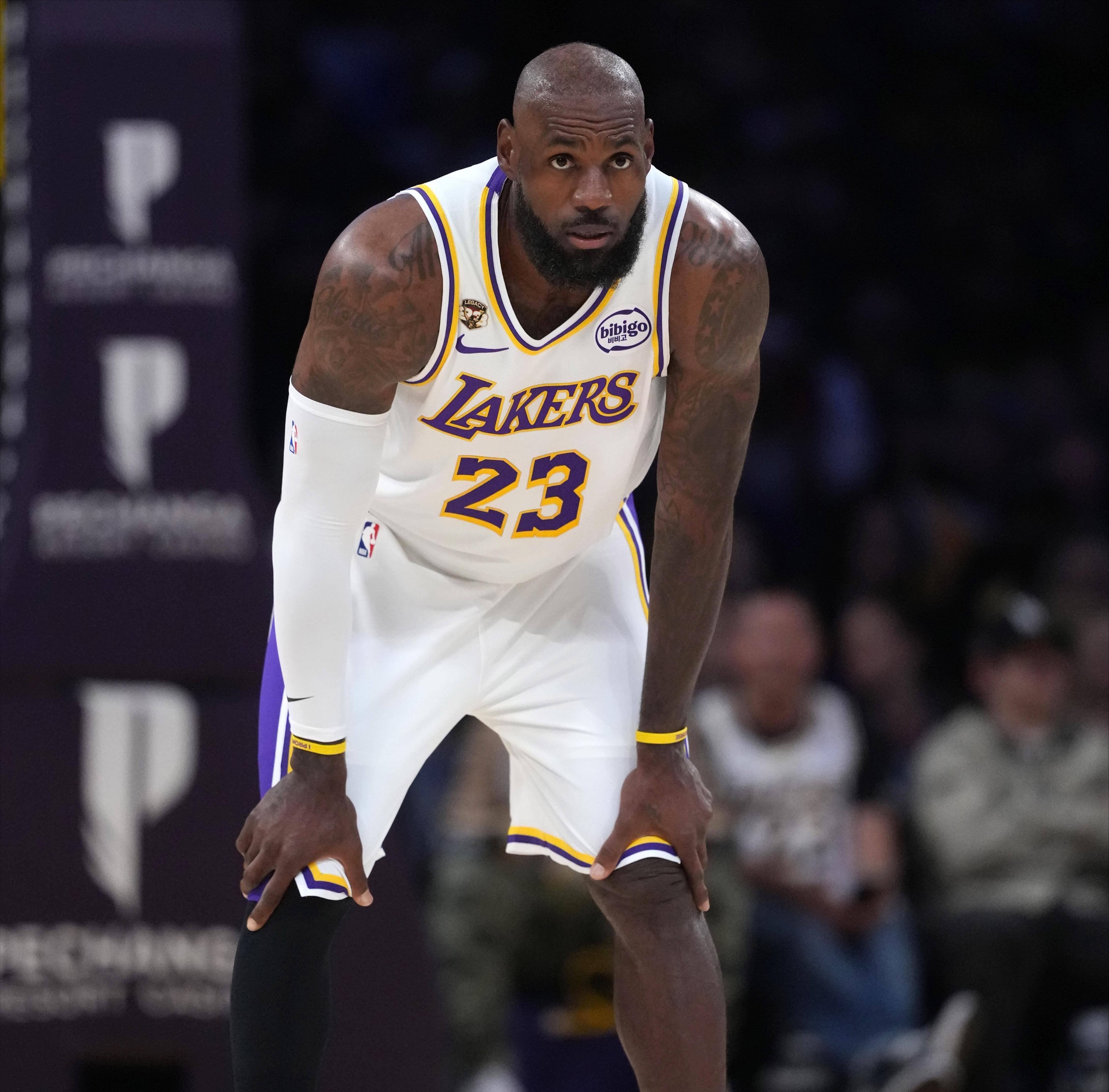 qyh-就在今天！41岁詹姆斯不服老，轰出80年历史第一神迹，火箭绝望了